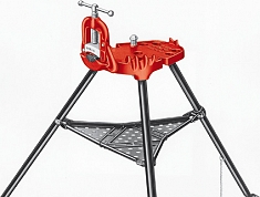 Вид сбоку складного верстака треноги с откидными трубными тисками Ridgid Tristand 40-A